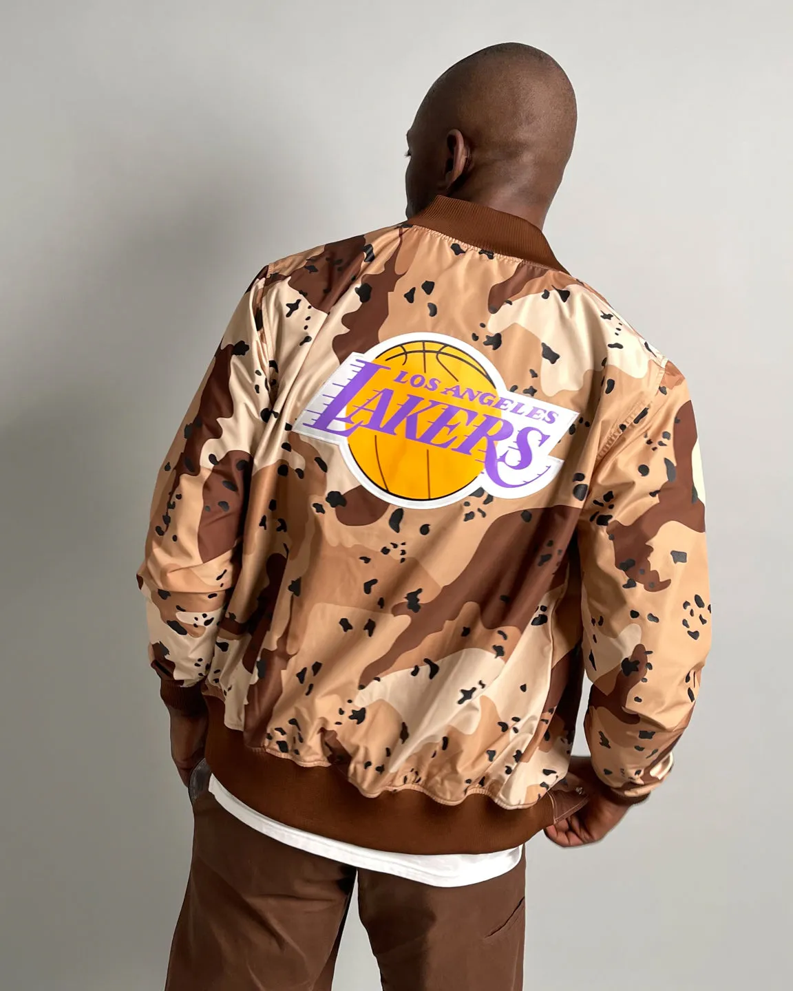 Mitchell & Ness Los Angeles Lakers Camo Ref Jacket Sand Camo