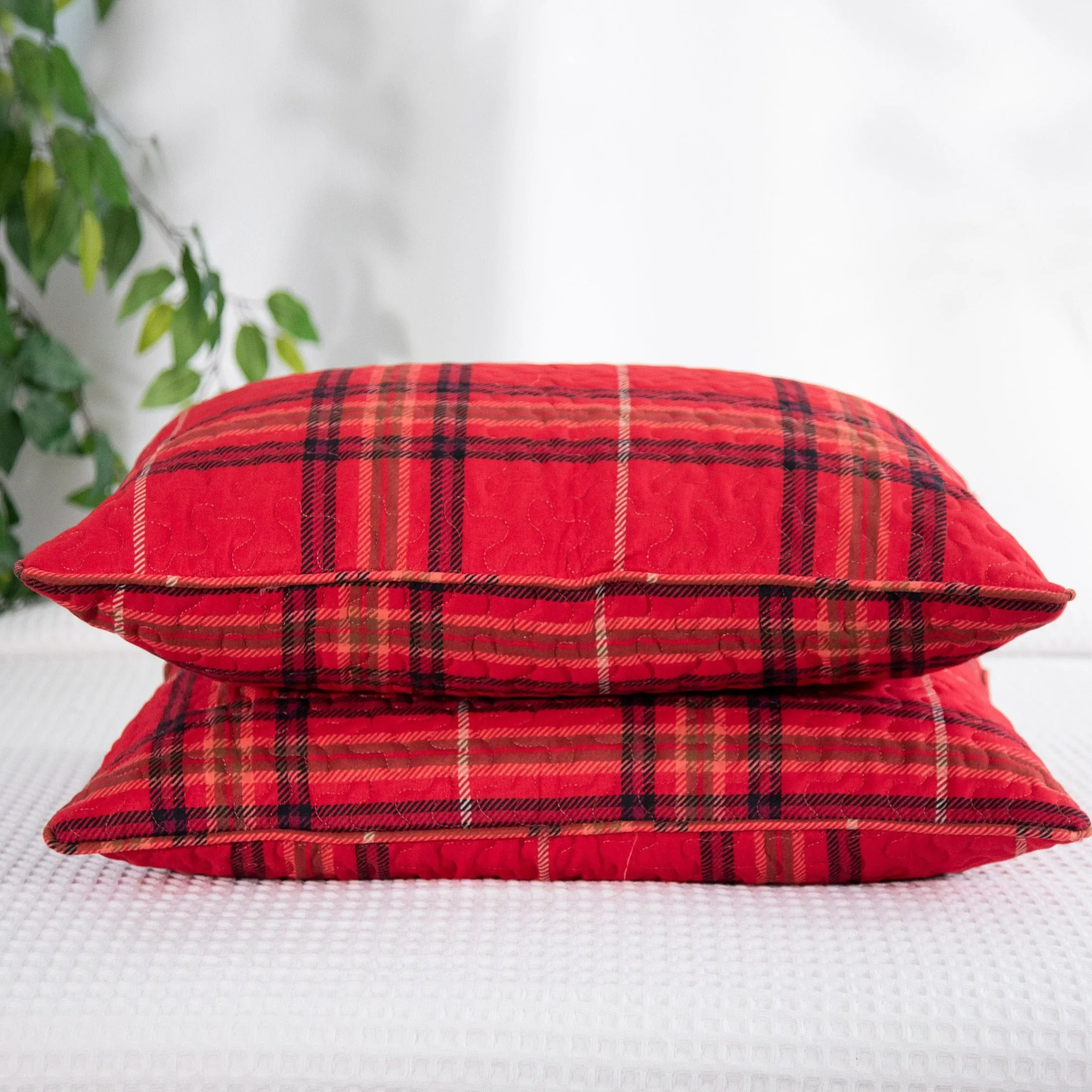 Vilano Plaid Quilted Sham Covers